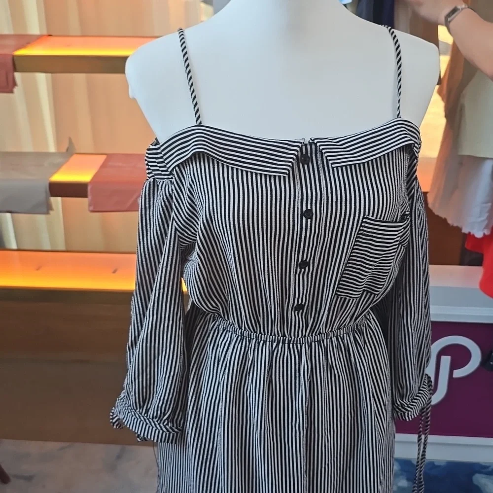 #29.Monteau Black and white stripe dress - Picture 2 of 6